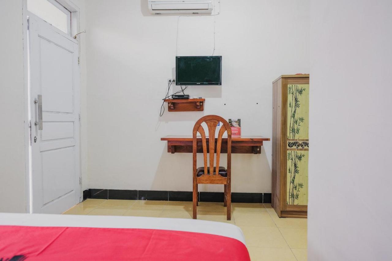 Отель Reddoorz Syariah Near Kebun Raya Liwa Negarabatin Экстерьер фото